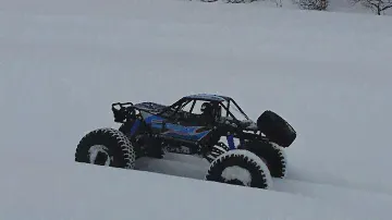 Радиоуправляемые багги Climbing Car vs Rock Crawler snow racing (тест по снегу).