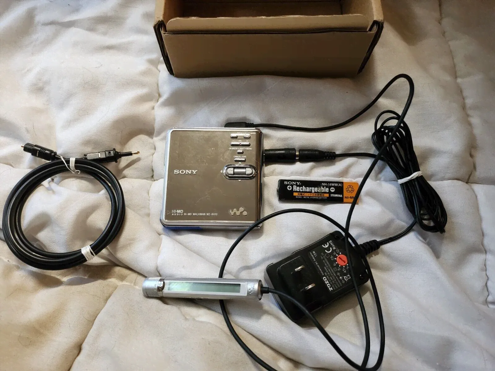 Sony MZ RH10 Hi MD Walkman Digital Minidisc Recorder MZ M100 BUNDLE MZ RH10M10-0