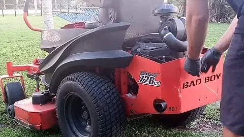 Замена гидравлической жидкости на газонокосилке Bad Boy Zero Turn 2018 года выпуска