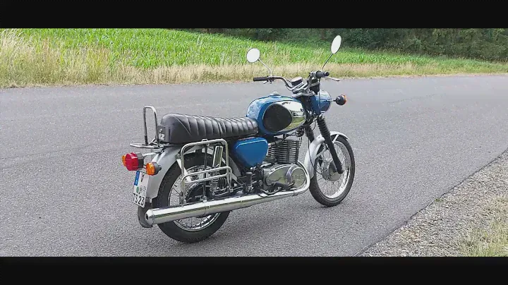 MZ TS 250/1 im Standgas schön entspannt